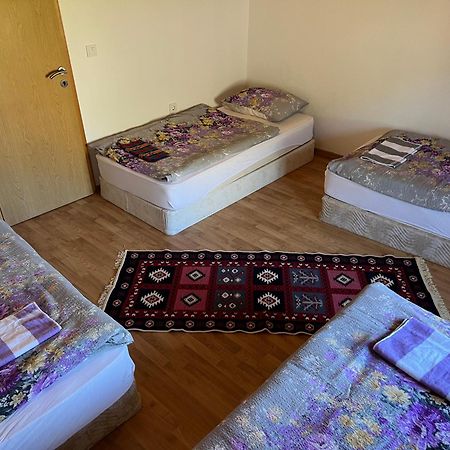 Kod Kapetana Tea Bed & Breakfast Gornji Lukomir Eksteriør bilde
