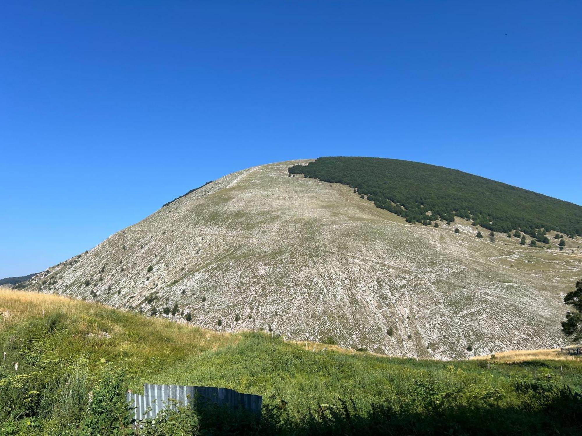 Kod Kapetana Tea Bed & Breakfast Gornji Lukomir Eksteriør bilde