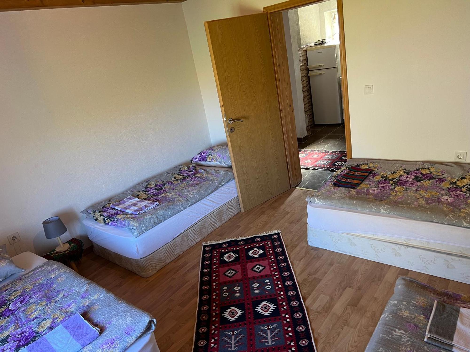 Kod Kapetana Tea Bed & Breakfast Gornji Lukomir Eksteriør bilde