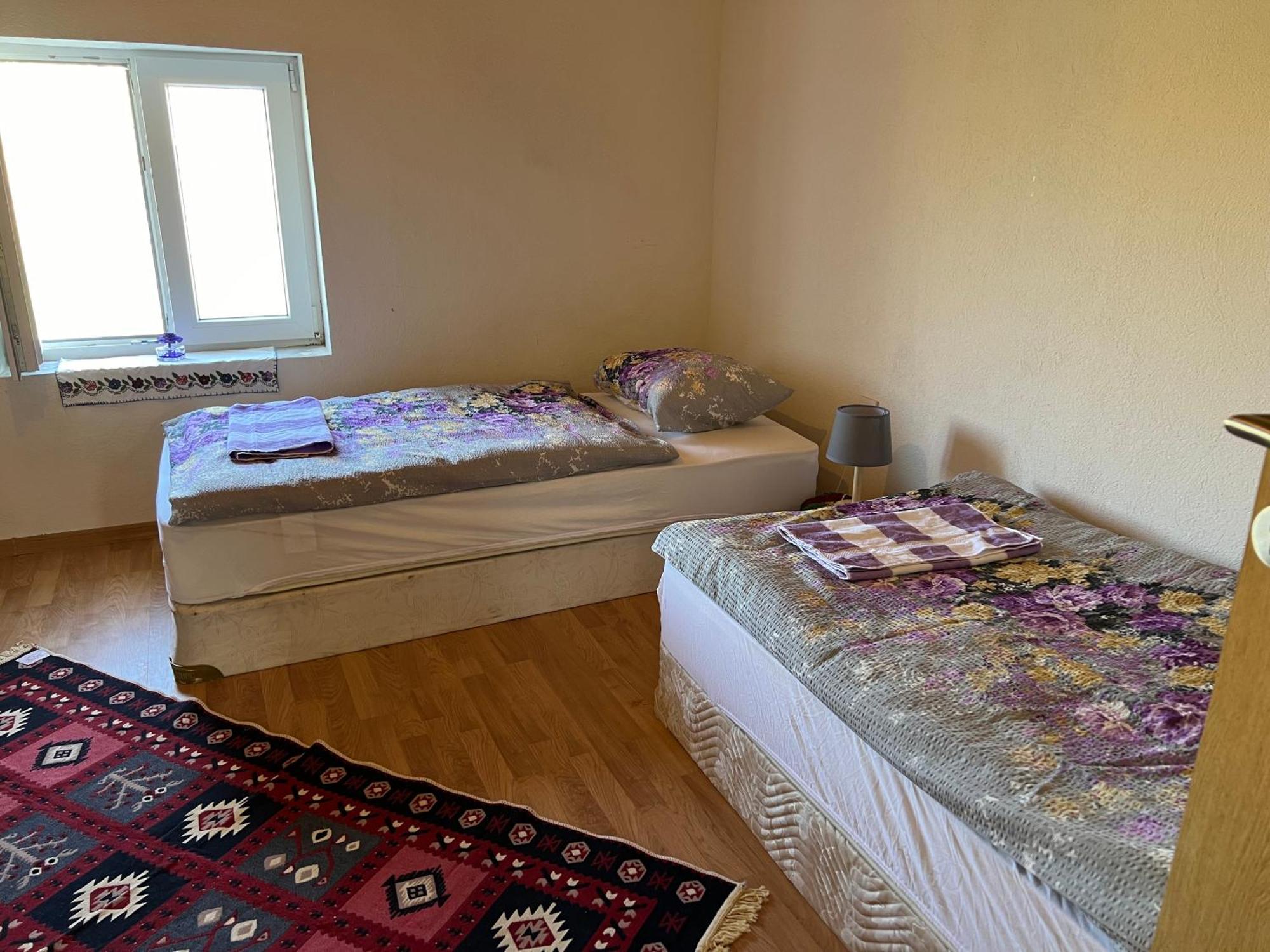 Kod Kapetana Tea Bed & Breakfast Gornji Lukomir Eksteriør bilde