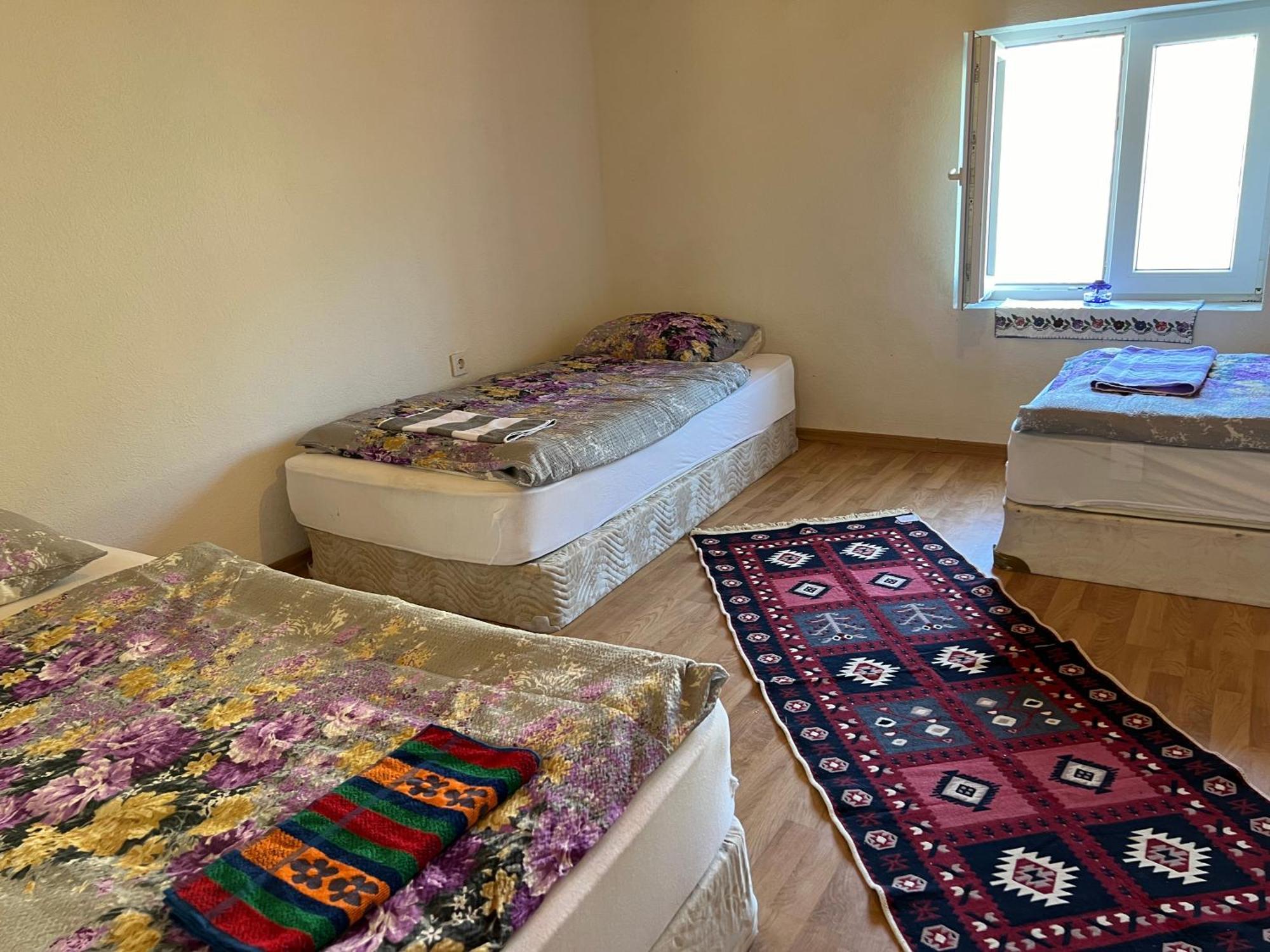 Kod Kapetana Tea Bed & Breakfast Gornji Lukomir Eksteriør bilde