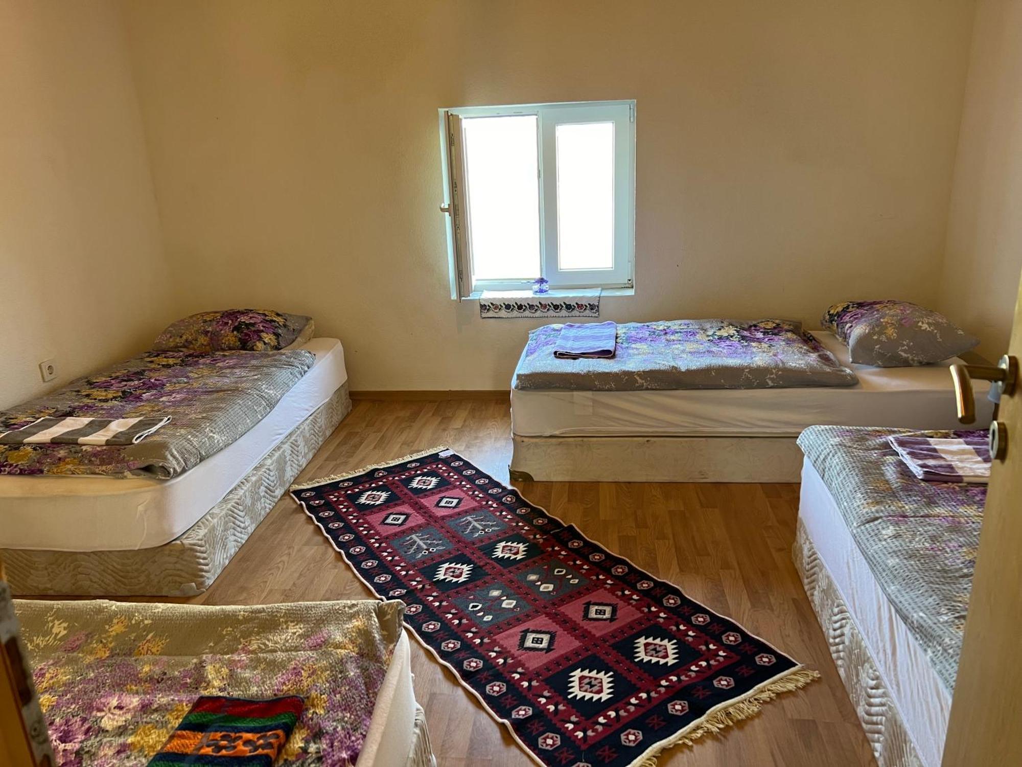 Kod Kapetana Tea Bed & Breakfast Gornji Lukomir Eksteriør bilde