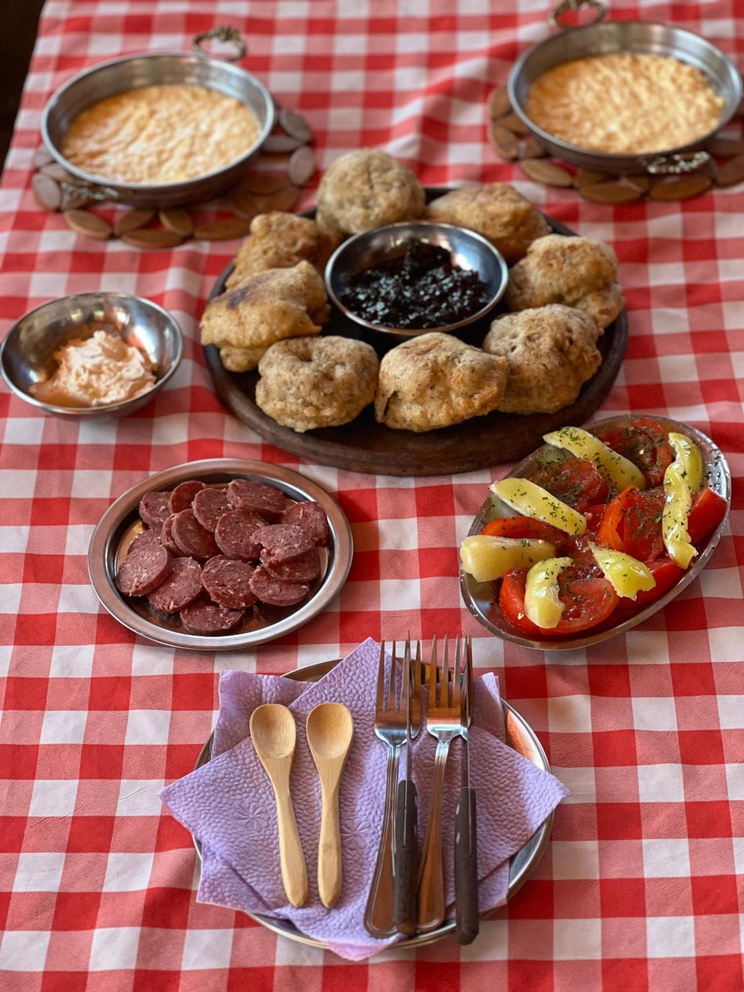 Kod Kapetana Tea Bed & Breakfast Gornji Lukomir Eksteriør bilde