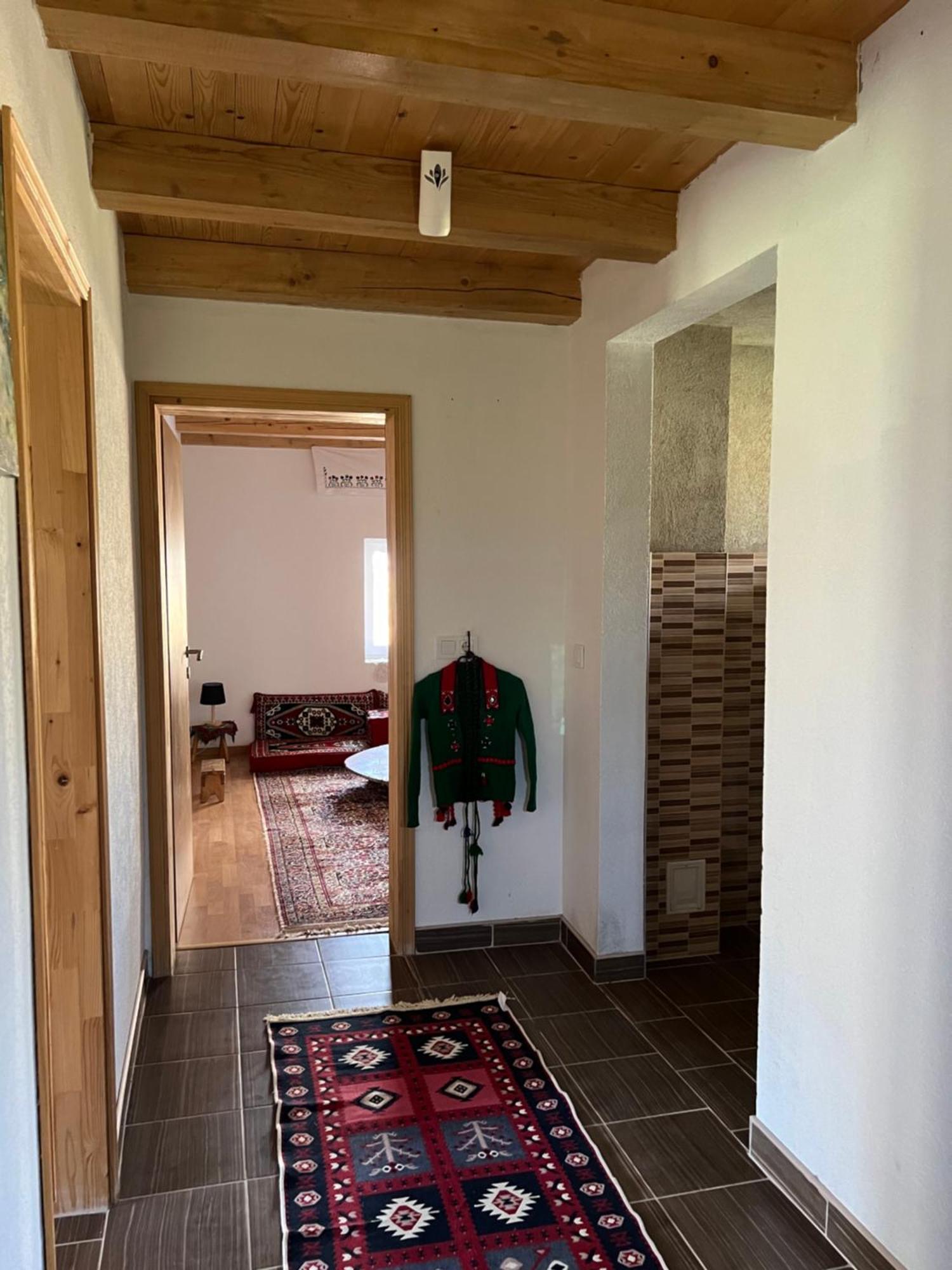 Kod Kapetana Tea Bed & Breakfast Gornji Lukomir Eksteriør bilde