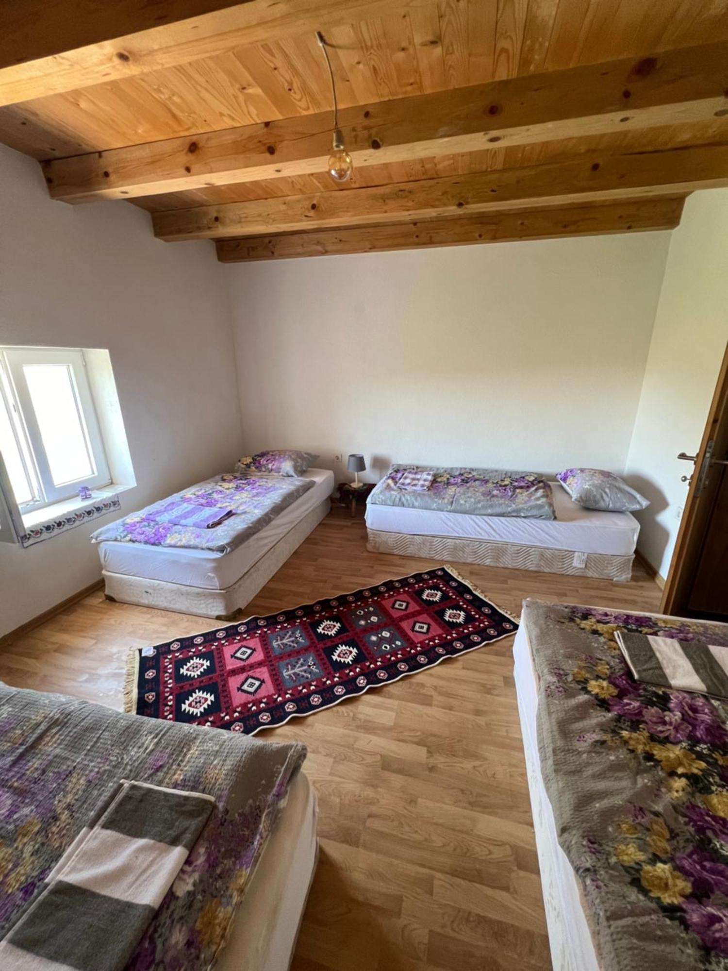 Kod Kapetana Tea Bed & Breakfast Gornji Lukomir Eksteriør bilde